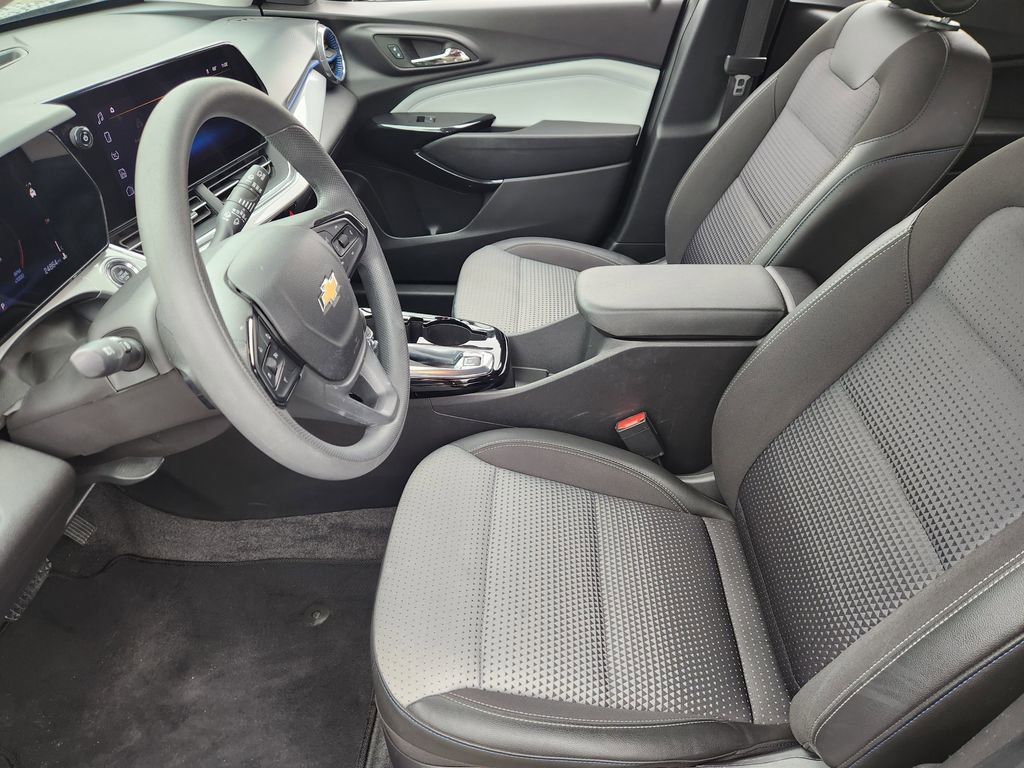 Used 2025 Chevrolet Trax LT FWD image 13
