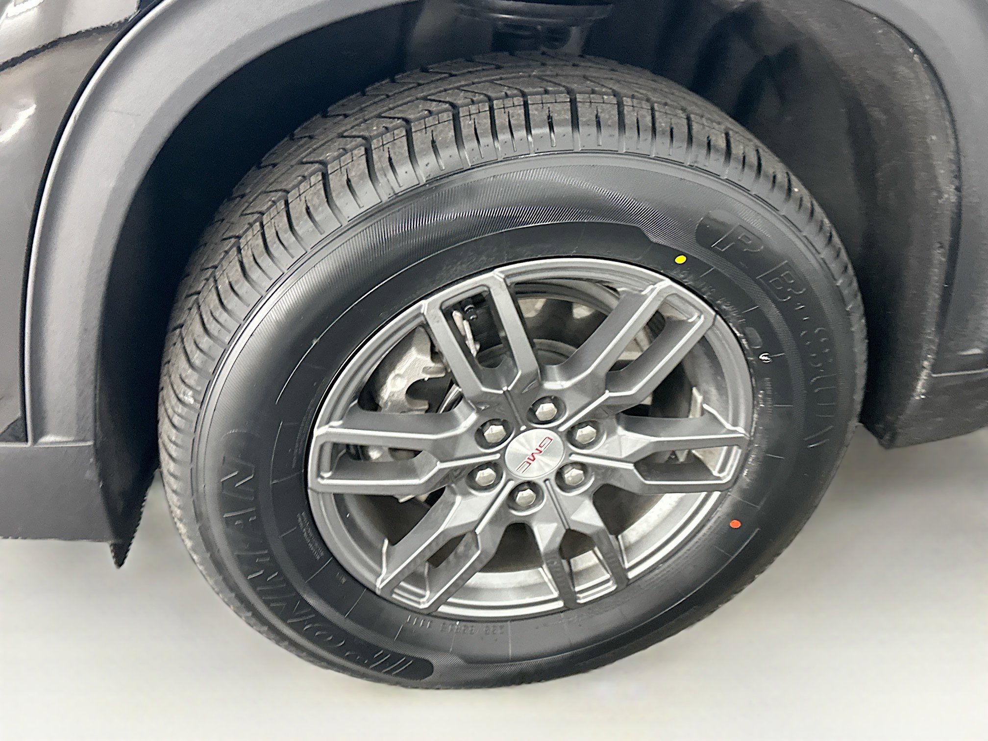 Used 2025 GMC Acadia Elevation image 11