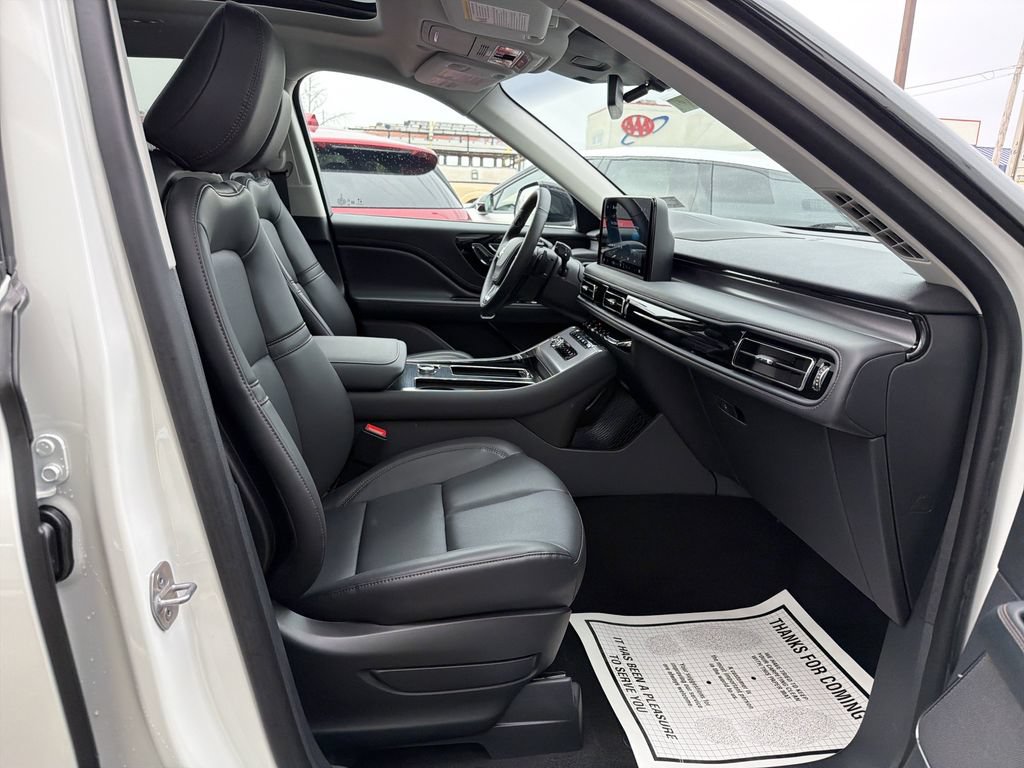New 2025 Lincoln Aviator AWD w/ Jet Appearance Package image 7