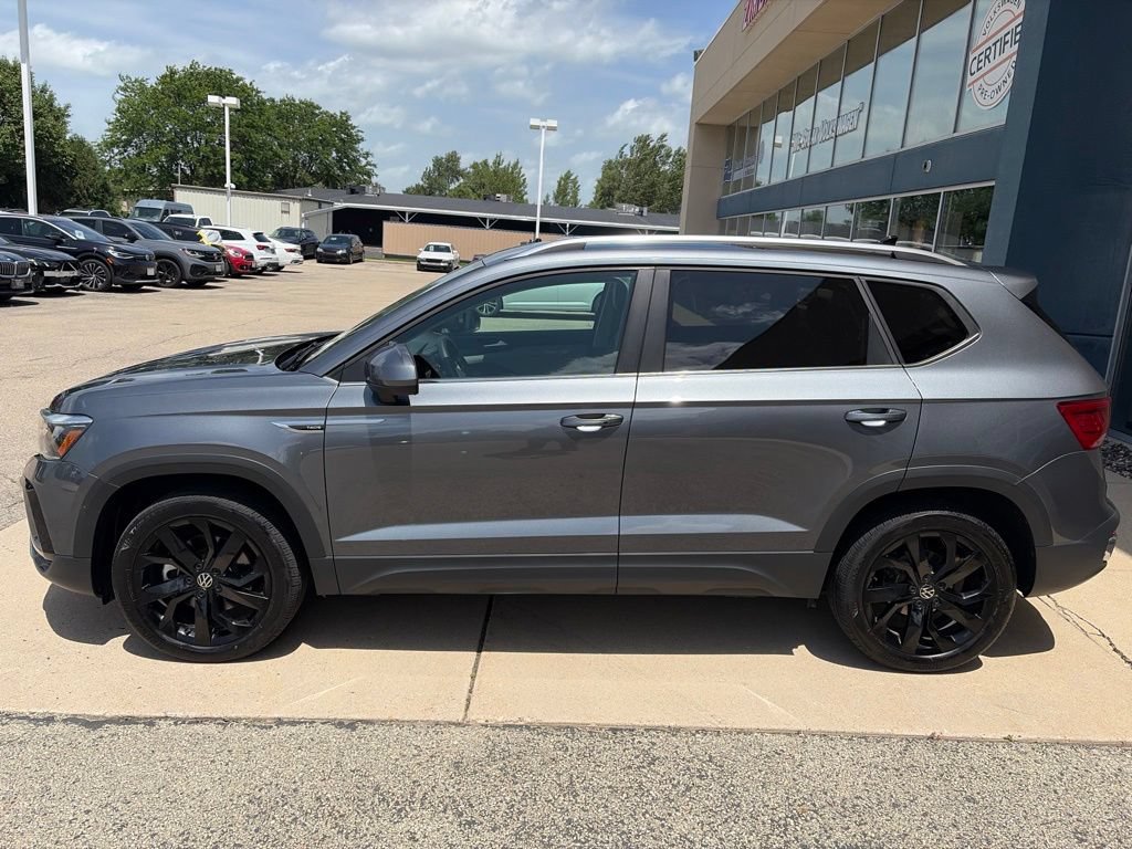 Certified 2023 Volkswagen Taos SE w/ Black Wheel Package FWD image 5
