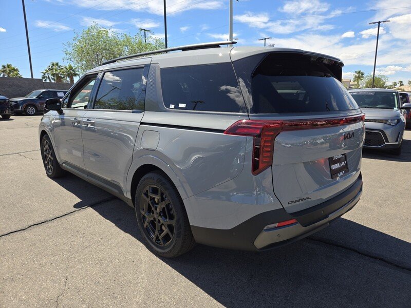 New 2025 Kia Carnival SX Prestige image 4