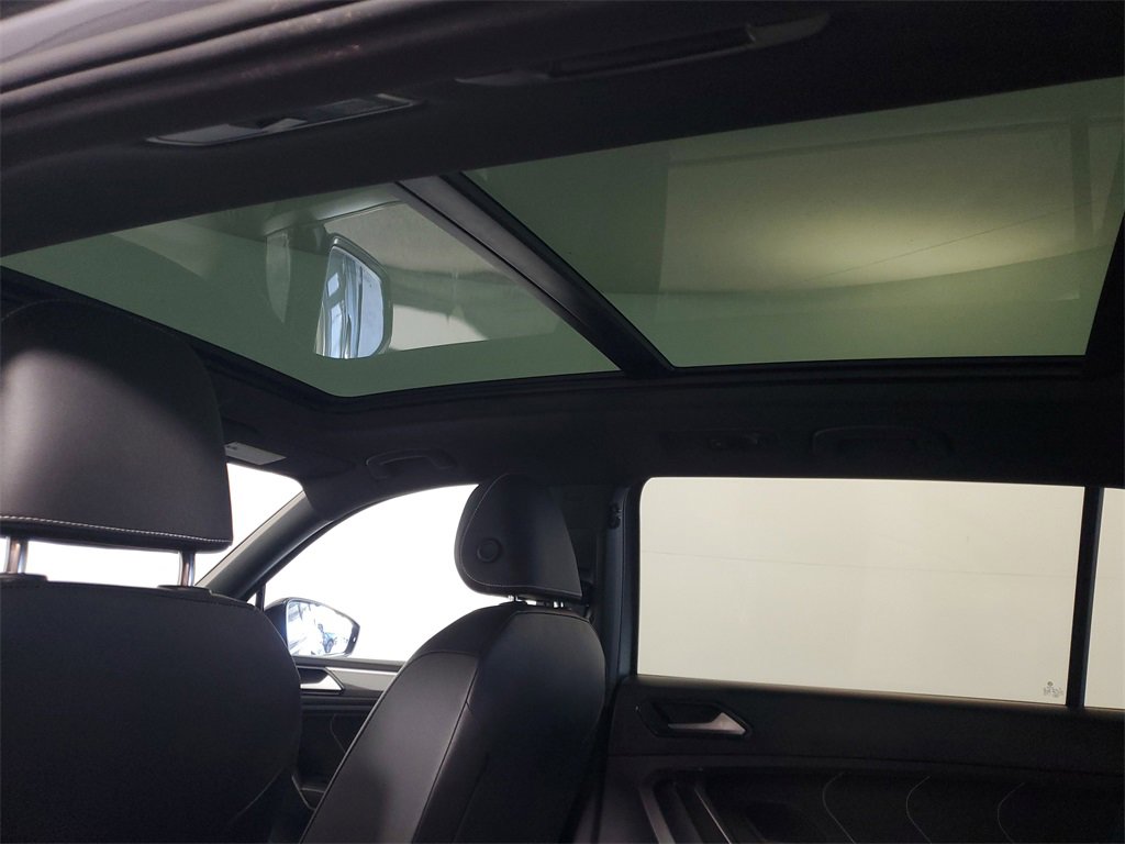 Used 2023 Volkswagen Tiguan SE R-Line image 24