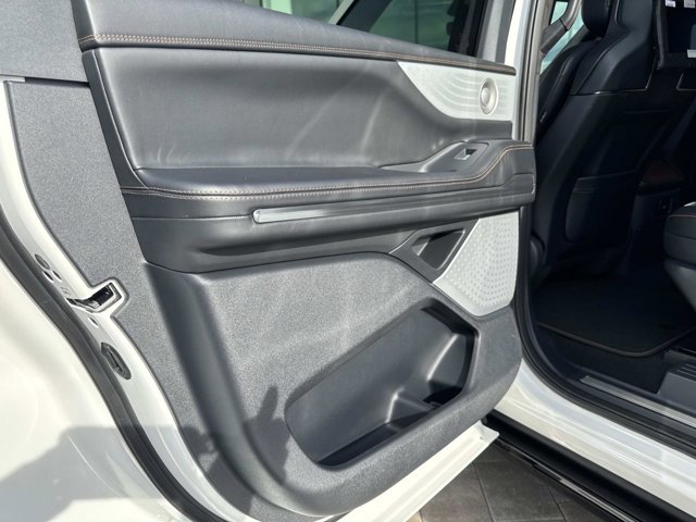 New 2025 Lincoln Navigator L Black Label image 15