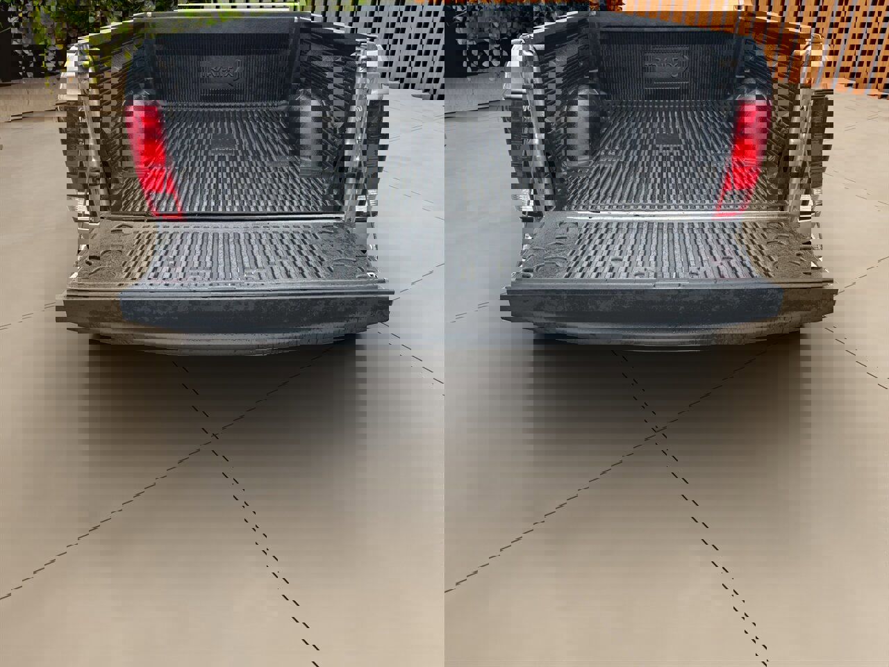 Used 2021 RAM 1500 Classic SLT image 23