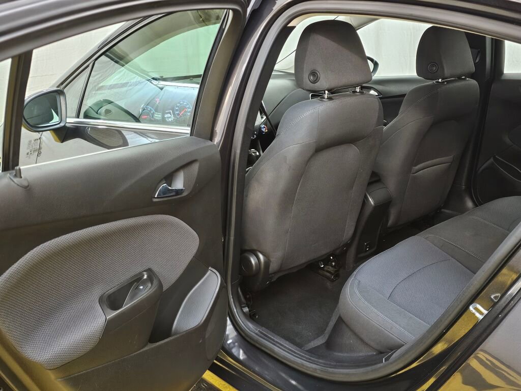 Used 2017 Chevrolet Cruze LT FWD image 15