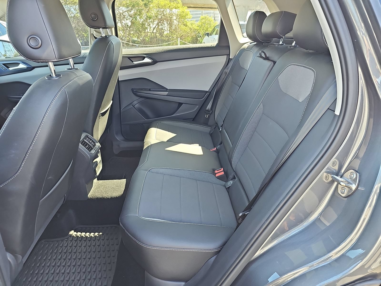Used 2023 Volkswagen Taos SE w/ Panoramic Sunroof Package FWD image 15