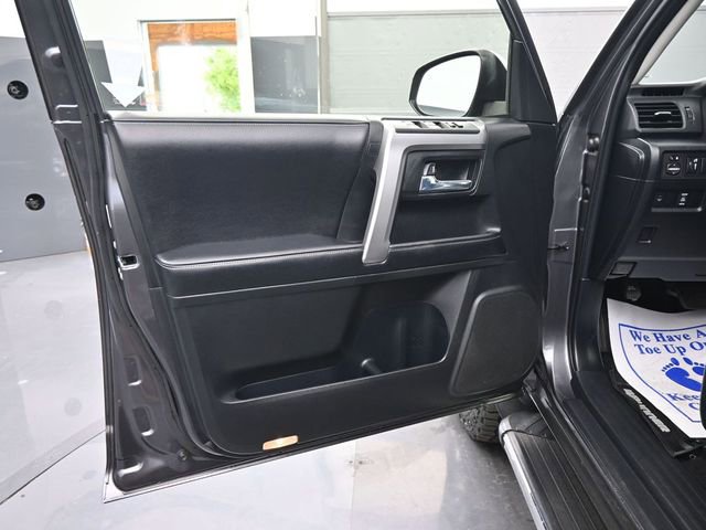 Used 2018 Toyota 4Runner SR5 Premium image 10