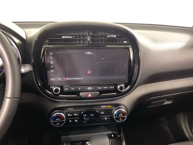 Used 2025 Kia Soul EX image 16