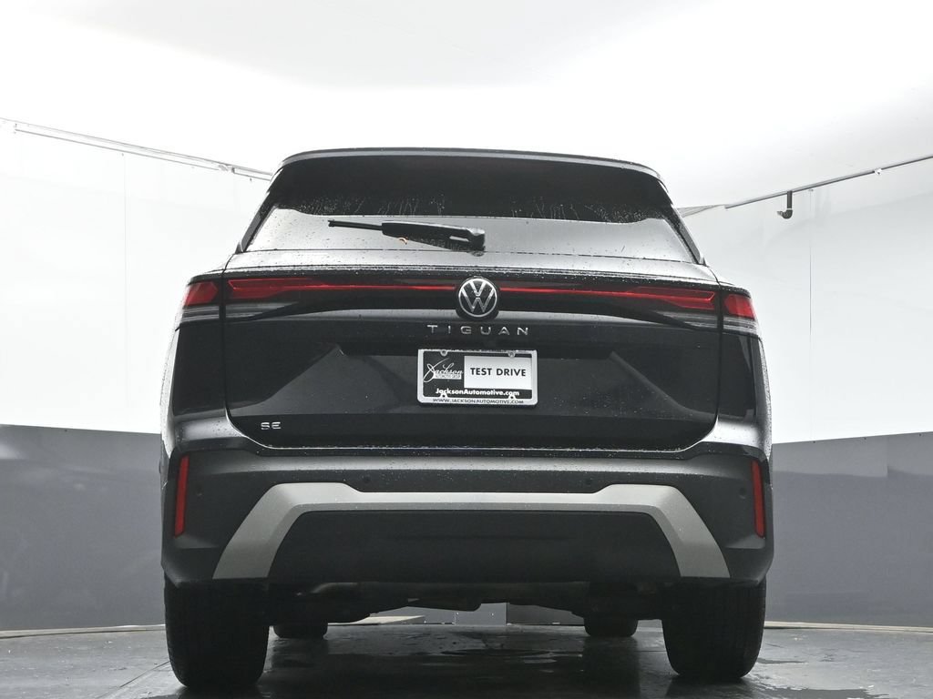 Used 2025 Volkswagen Tiguan SE FWD image 36