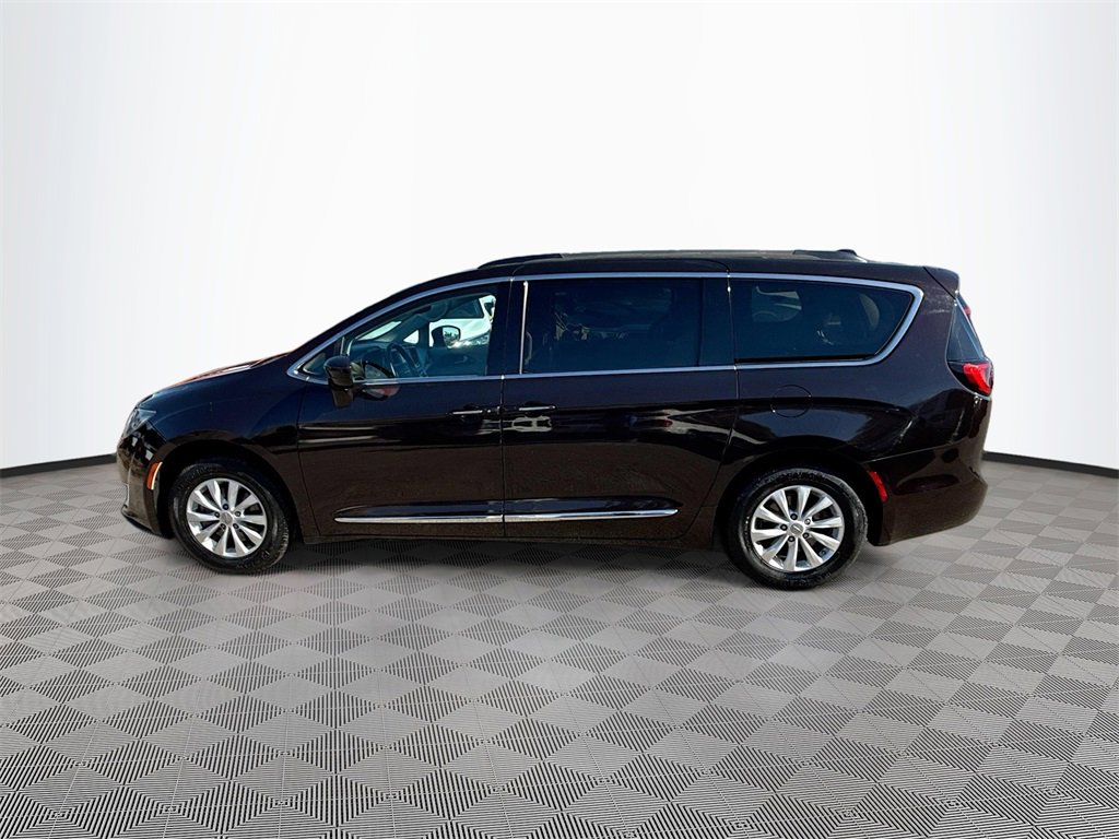 Used 2017 Chrysler Pacifica Touring-L image 9