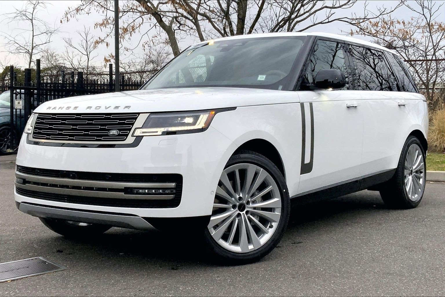 New 2026 Land Rover Range Rover Long Wheelbase SE