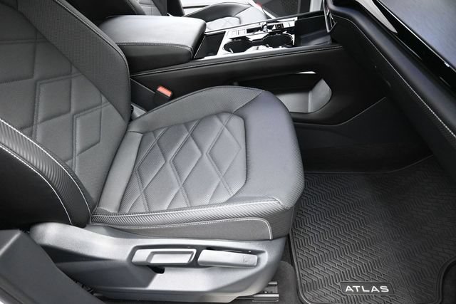 Used 2024 Volkswagen Atlas Cross Sport SE w/ Black Wheel Package FWD image 29