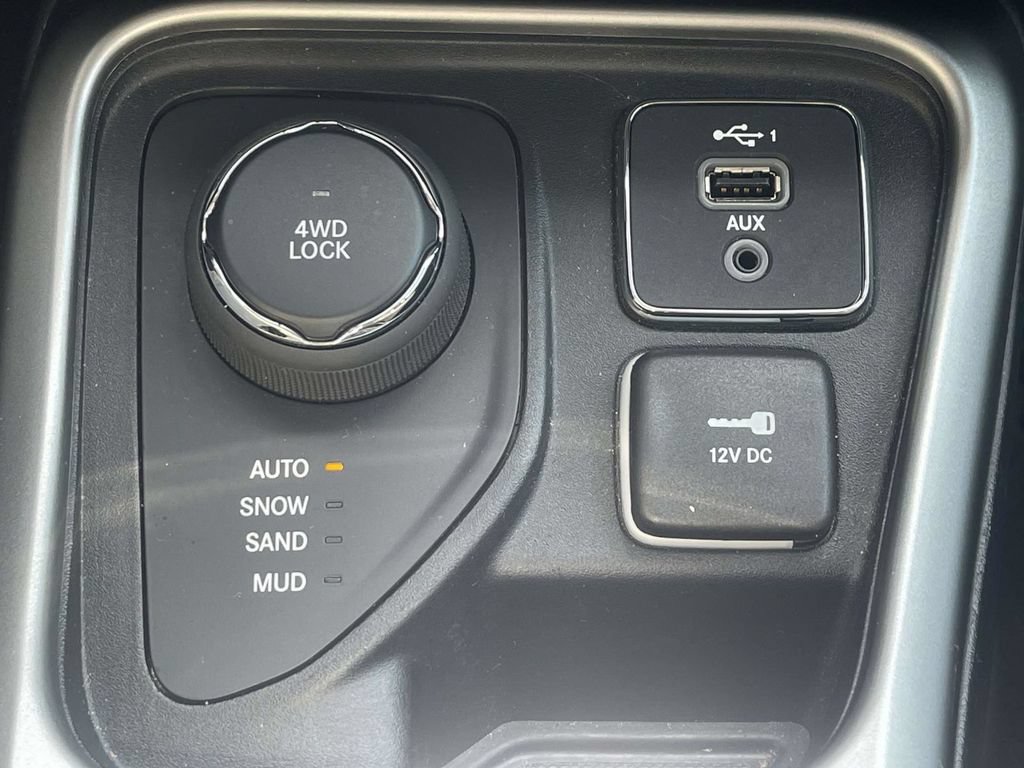 Used 2021 Jeep Compass Latitude w/ Convenience Group AWD/4WD image 32