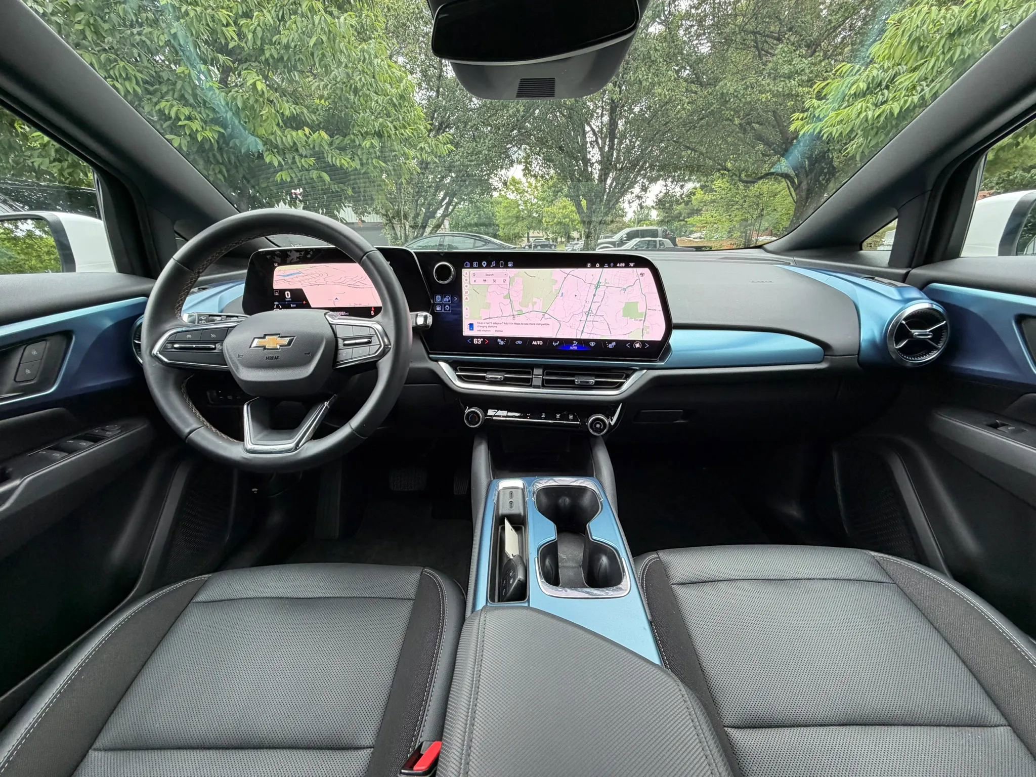 Used 2024 Chevrolet Equinox EV LT FWD image 2