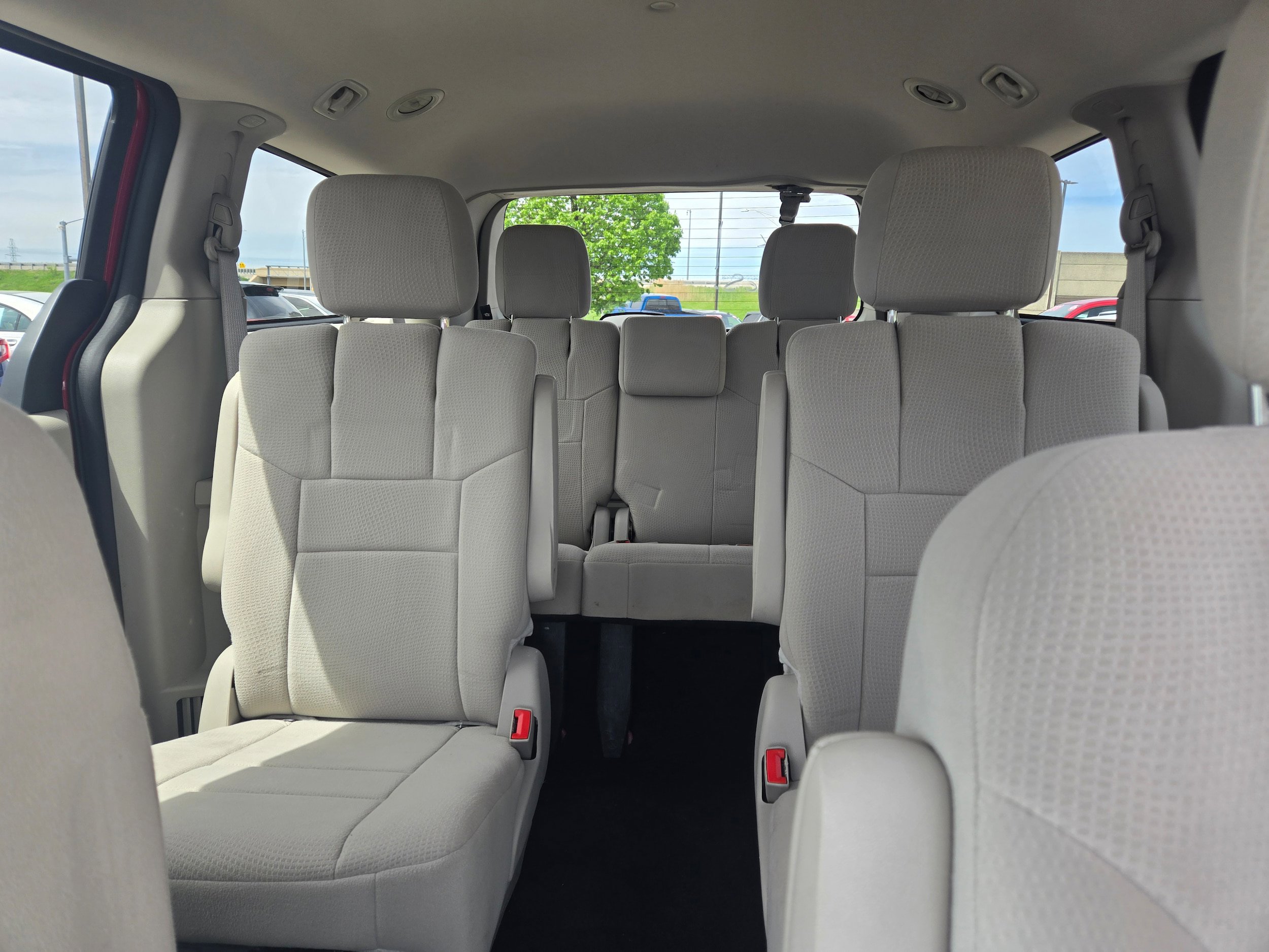 Used 2012 Dodge Grand Caravan SE FWD image 8