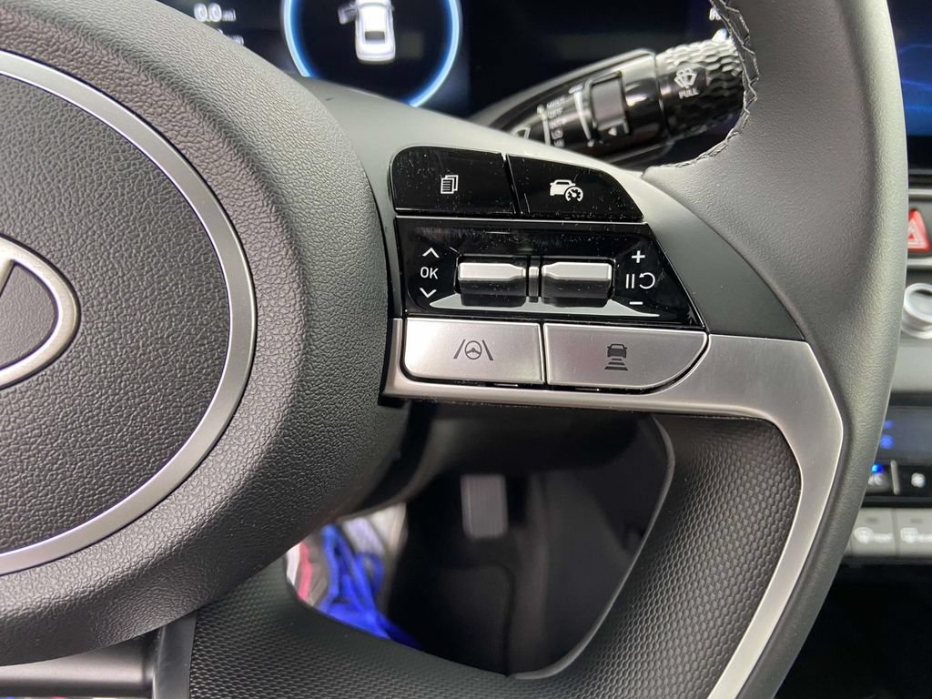 Used 2025 Hyundai Elantra Limited FWD image 34