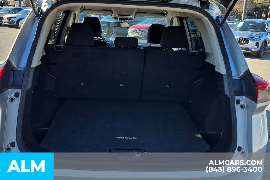 Used 2024 Nissan Rogue S image 9