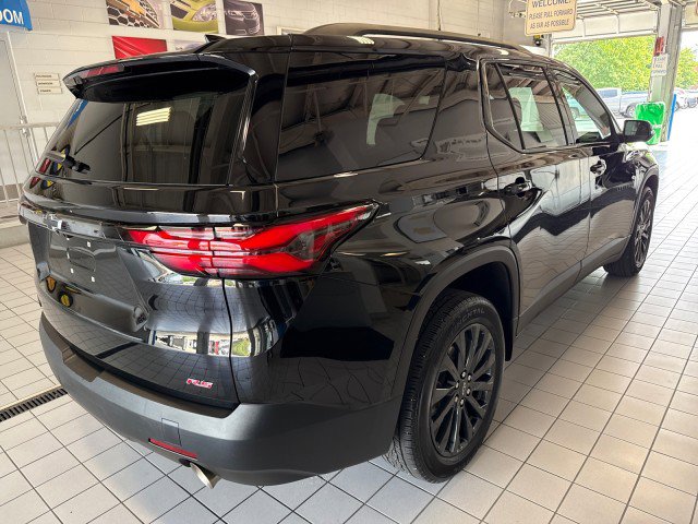 Used 2023 Chevrolet Traverse RS image 3