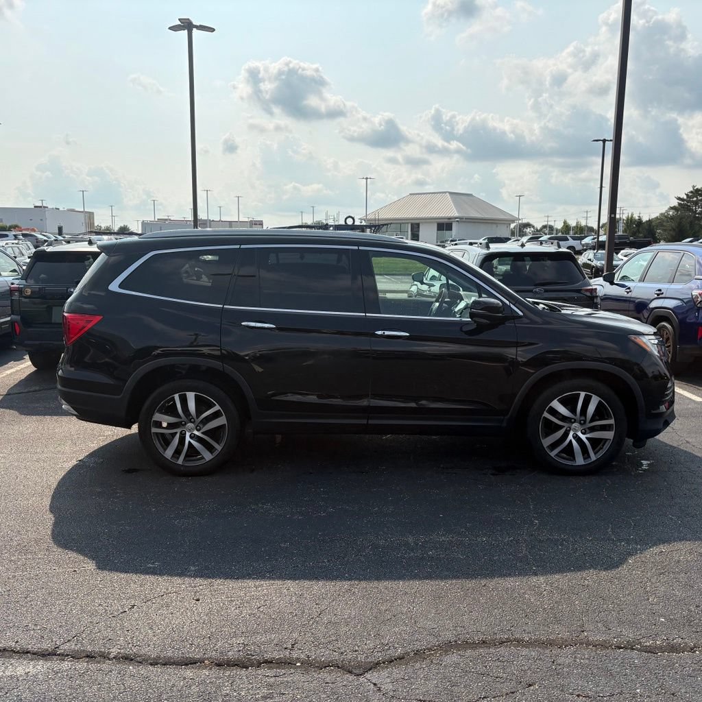 Used 2018 Honda Pilot Touring image 2