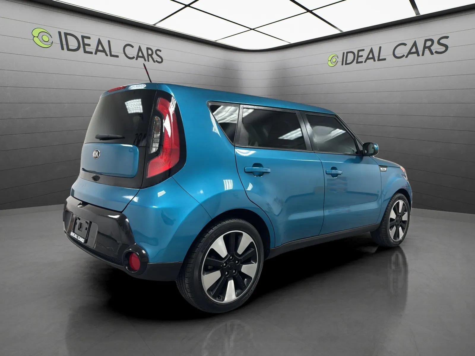 Used 2016 Kia Soul + w/ Designer's Package FWD image 5