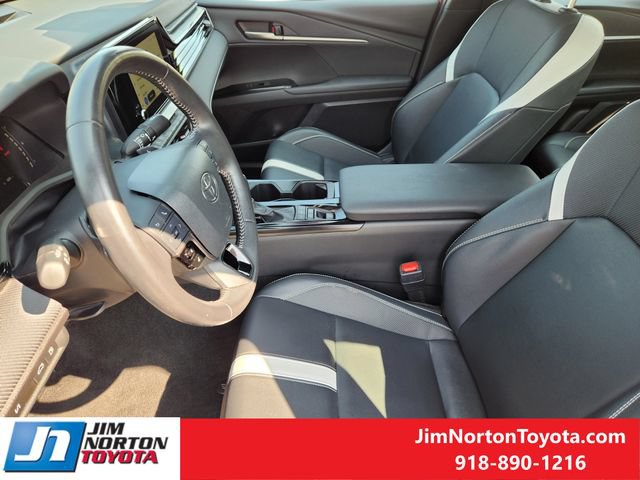 Used 2025 Toyota Camry SE FWD image 13