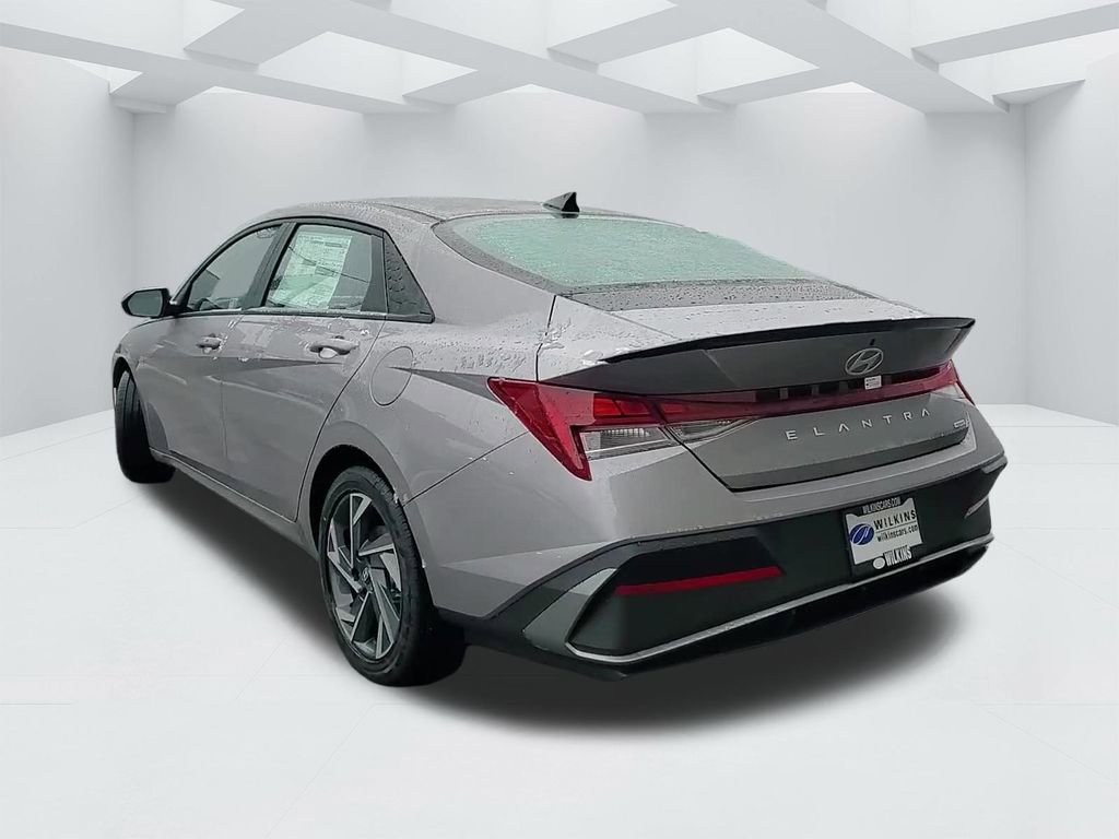 Used 2025 Hyundai Elantra SEL w/ Cargo Package image 7