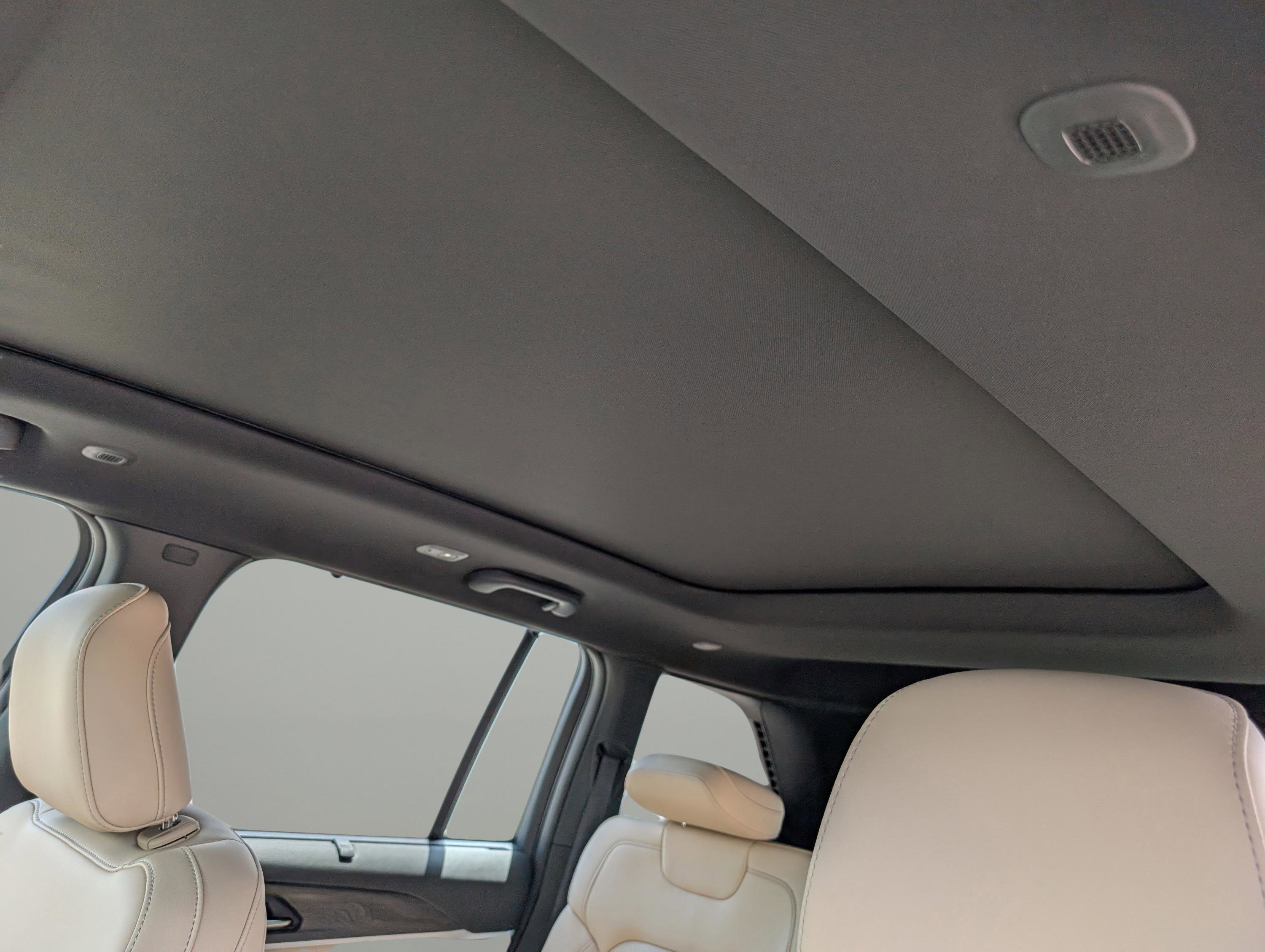 New 2025 Jeep Grand Cherokee Limited w/ Luxury Tech Group II image 19