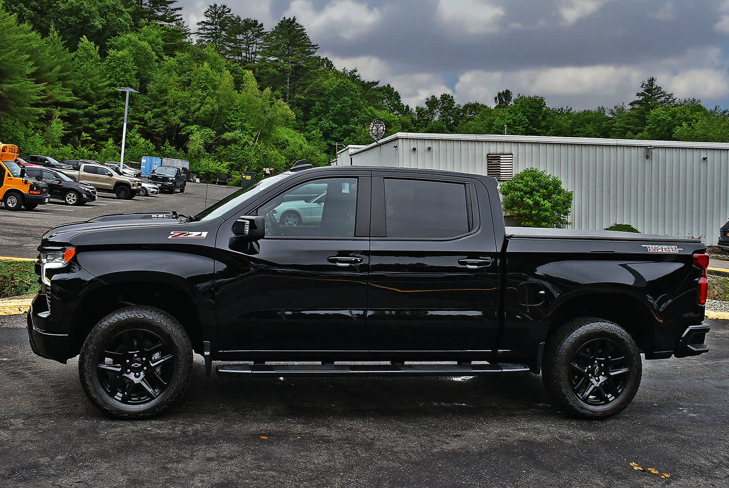 Used 2024 Chevrolet Silverado 1500 LT Trail Boss w/ LT Trail Boss Premium Package AWD/4WD image 4