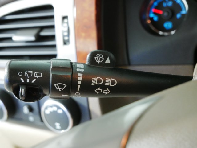 Used 2011 Chevrolet Suburban LTZ AWD/4WD image 31