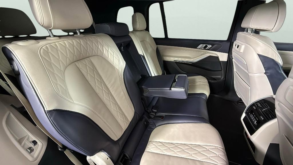 Used 2021 BMW X7 xDrive40i w/ M Sport Package image 34