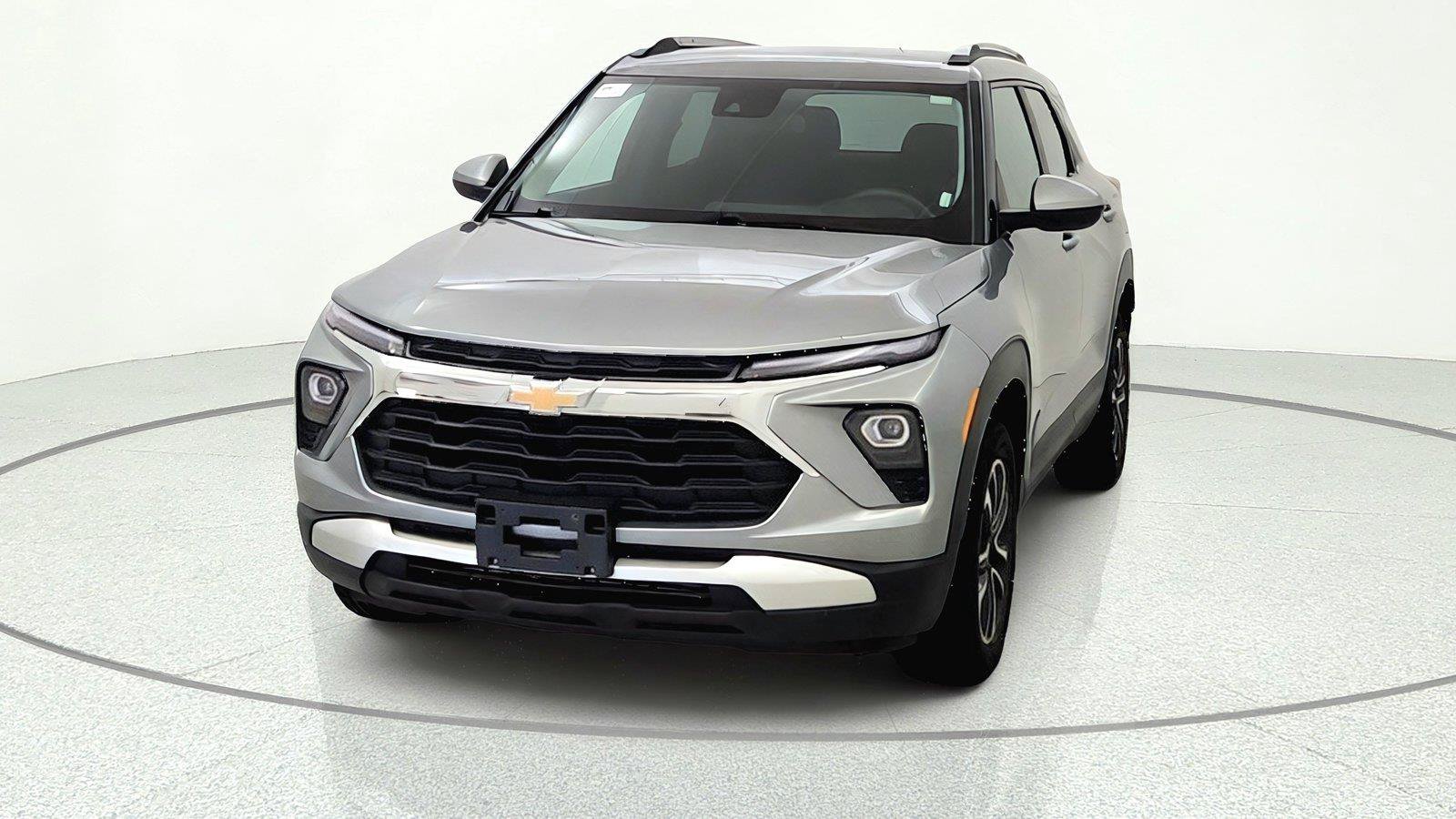Used 2025 Chevrolet TrailBlazer LT AWD/4WD image 3