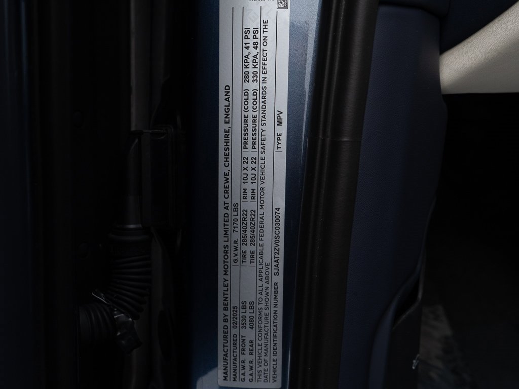 Used 2025 Bentley Bentayga image 51