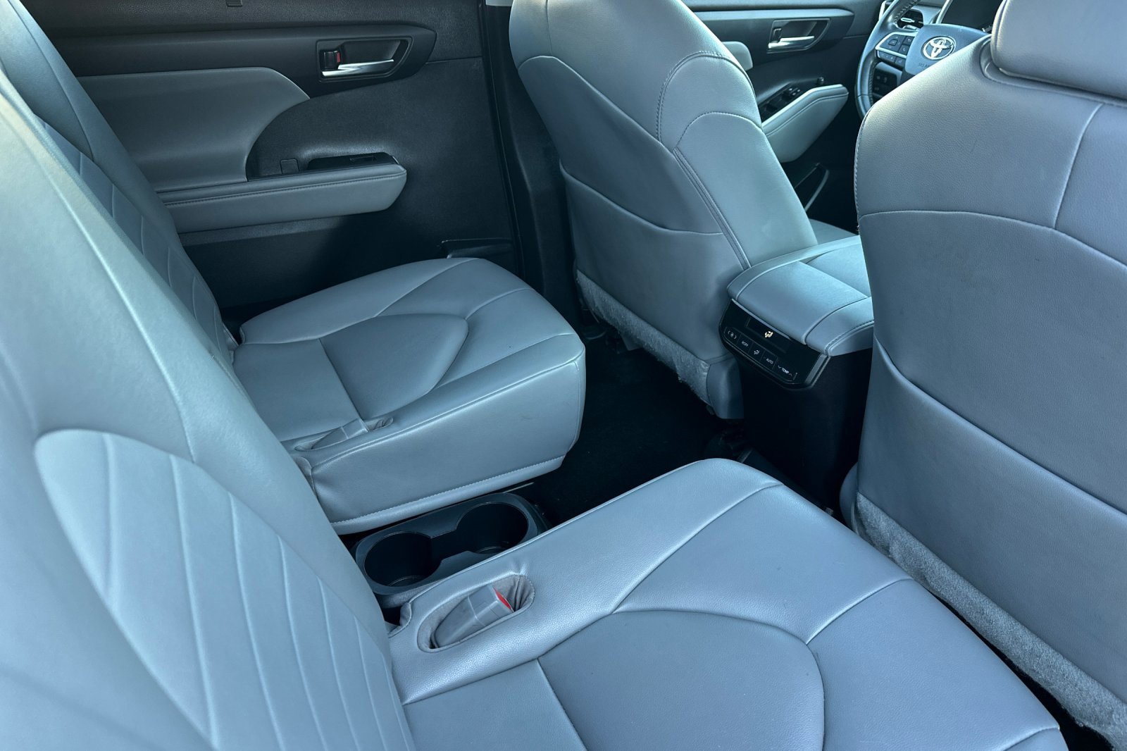 Used 2023 Toyota Highlander XLE image 20