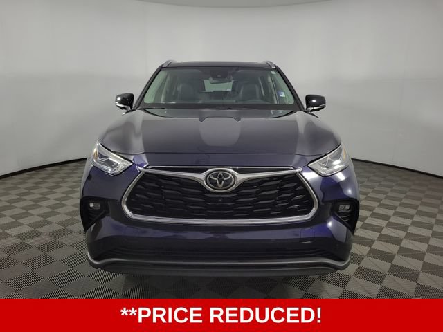 Used 2024 Toyota Highlander Limited FWD image 2