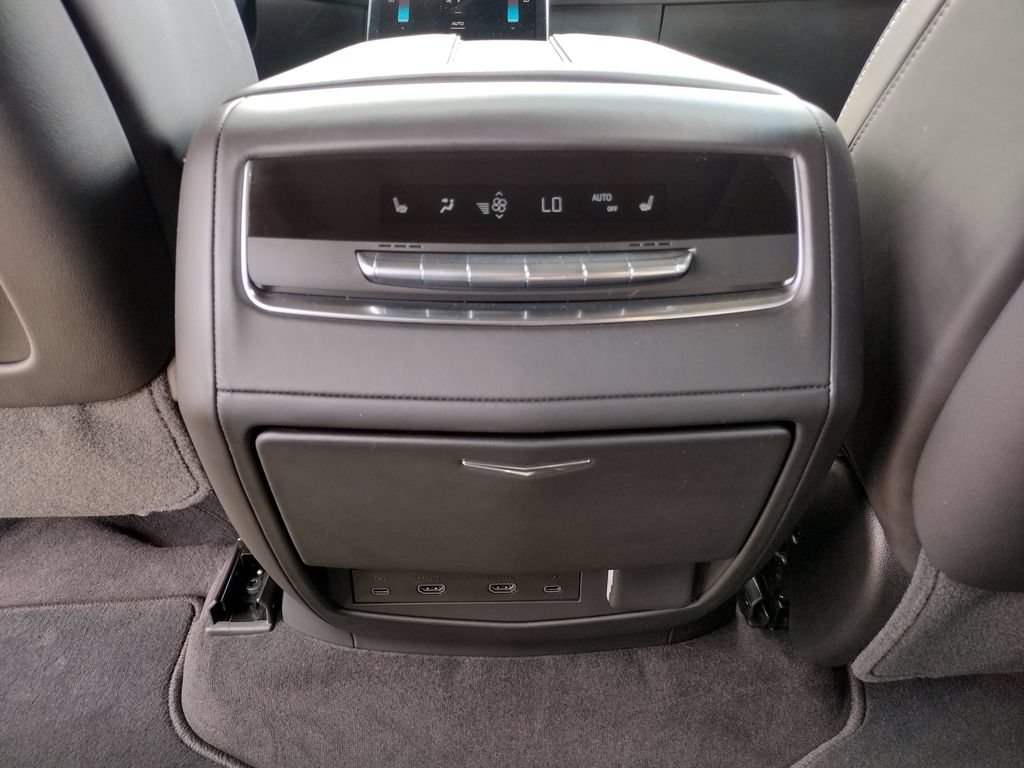 Used 2026 Cadillac Escalade Platinum Sport AWD/4WD image 11