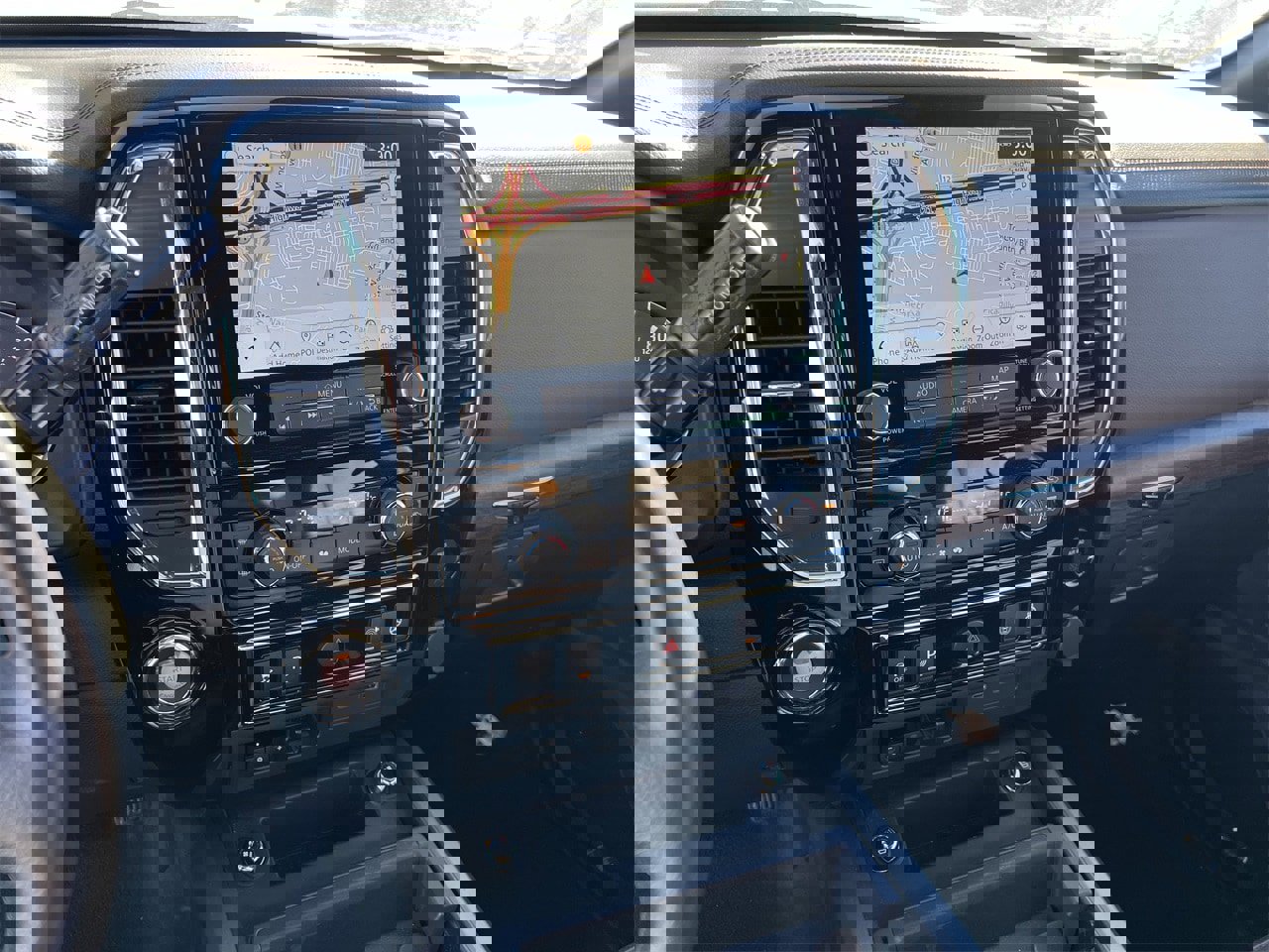 Certified 2024 Nissan Titan Platinum Reserve w/ Moonroof Package image 9