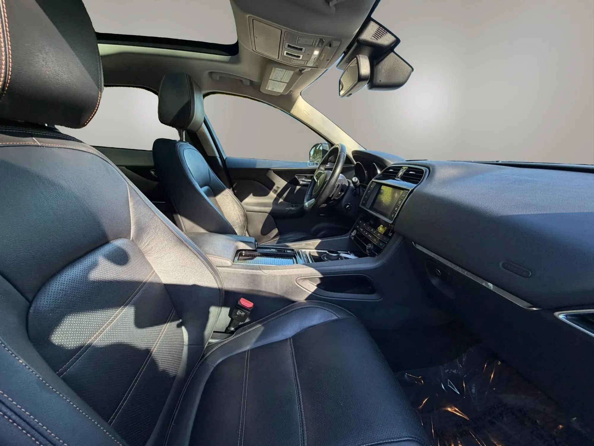 Used 2018 Jaguar F-PACE Prestige AWD/4WD image 16