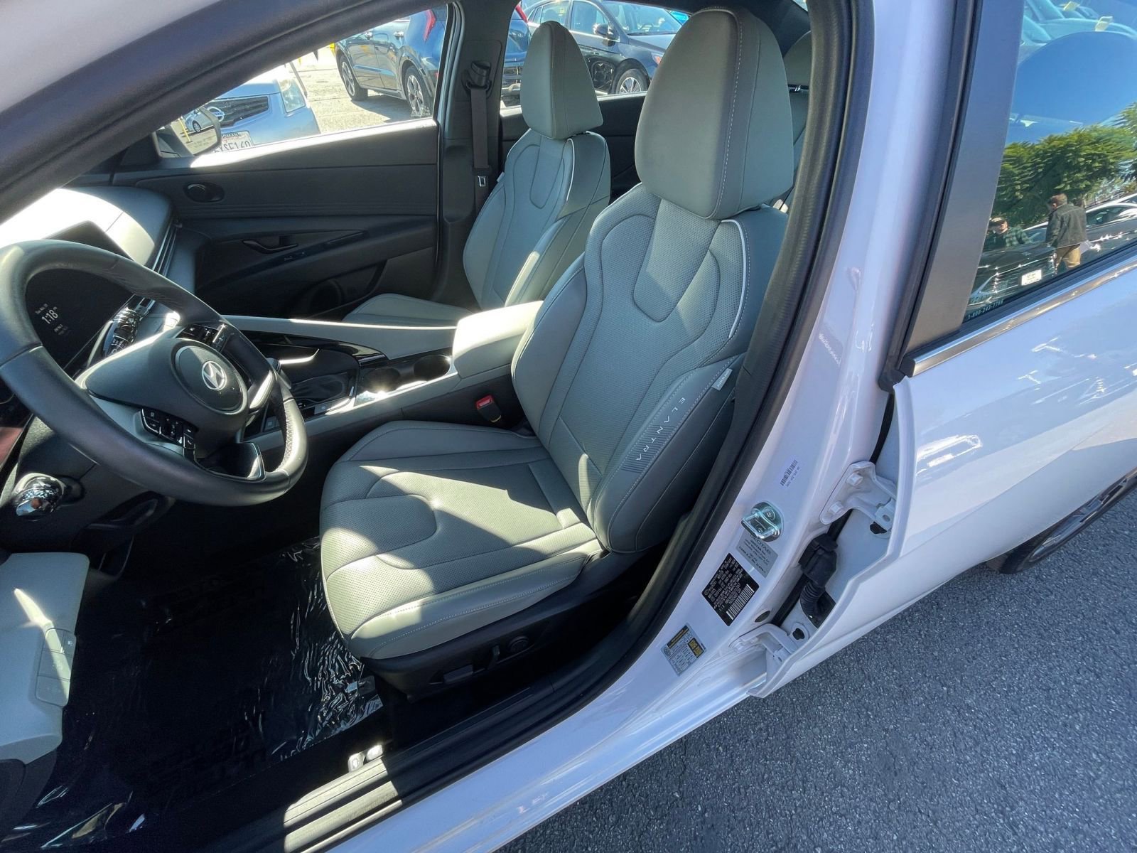 Used 2025 Hyundai Elantra Limited image 36