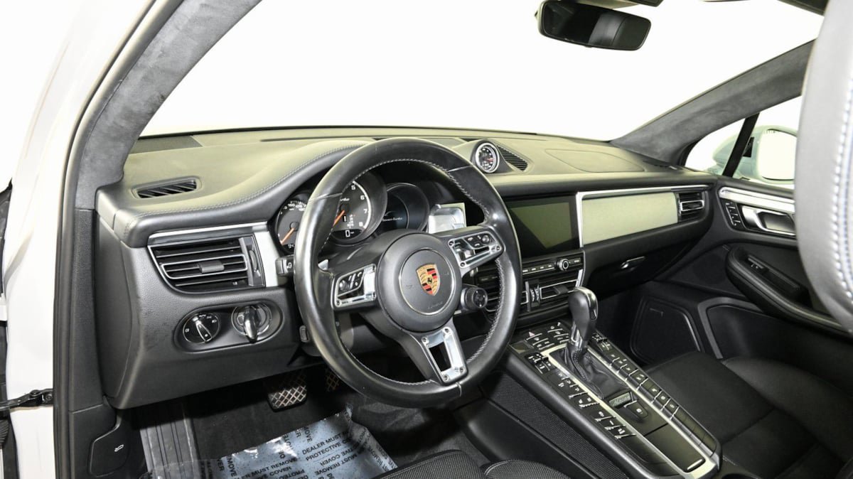Used 2021 Porsche Macan Turbo w/ Premium Package Plus (PF0) image 21