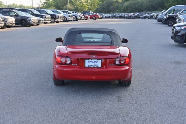 Used 2005 MAZDA MX-5 Miata w/ Convenience Pkg RWD image 6