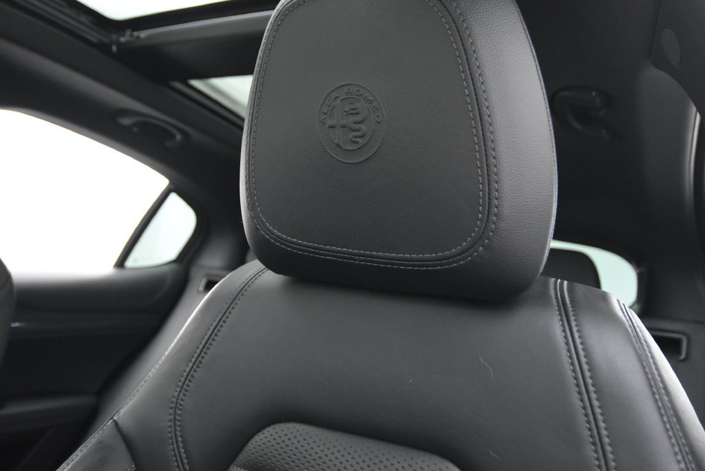 Used 2022 Alfa Romeo Stelvio Quadrifoglio w/ Active Assist Plus Package AWD/4WD image 31