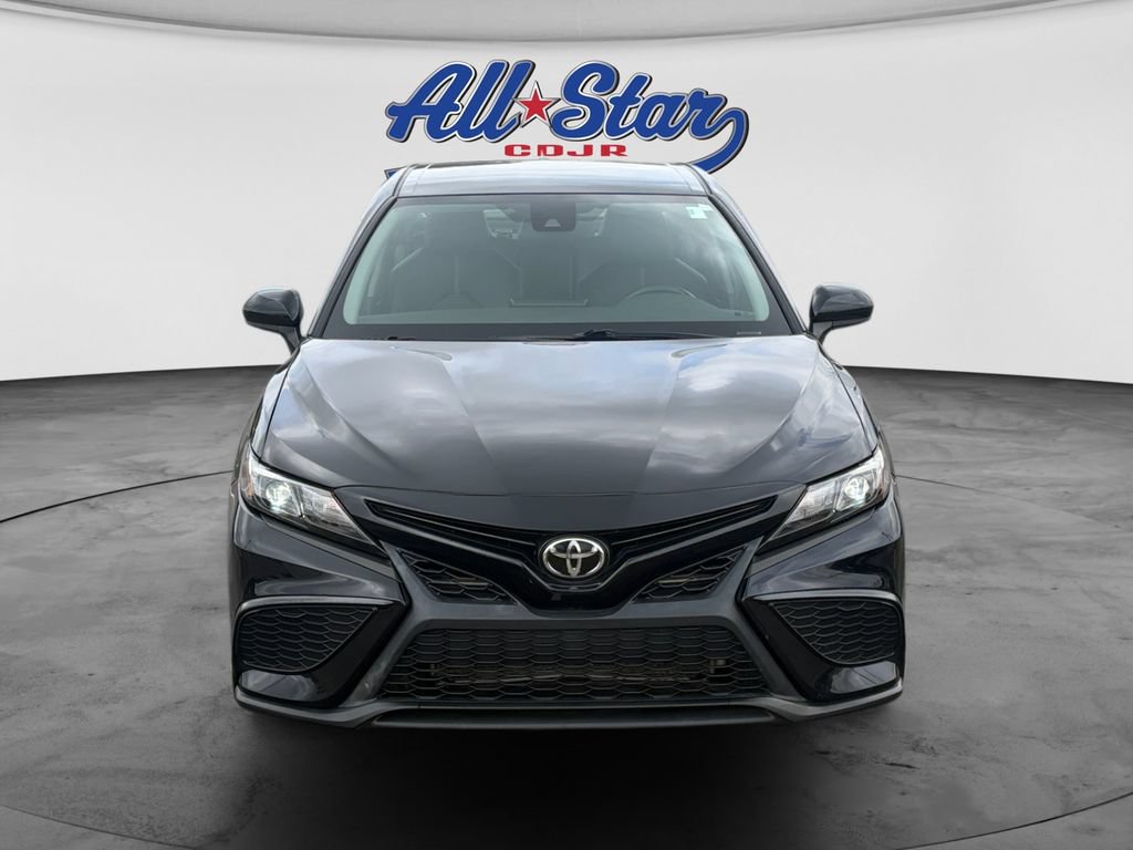 Used 2021 Toyota Camry SE FWD image 2