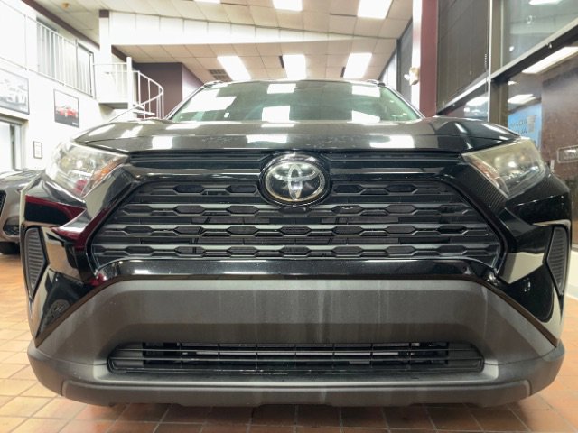 Used 2019 Toyota RAV4 LE image 4