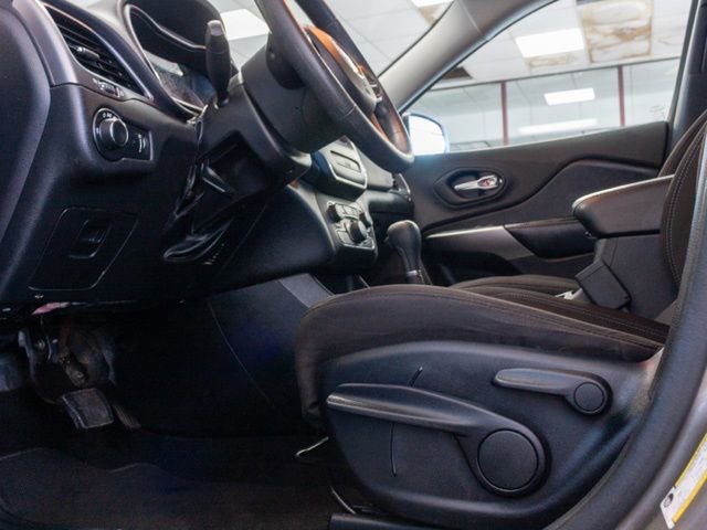 Used 2020 Jeep Cherokee Latitude image 7