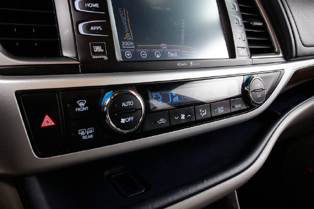 Used 2015 Toyota Highlander Limited Platinum AWD/4WD image 12