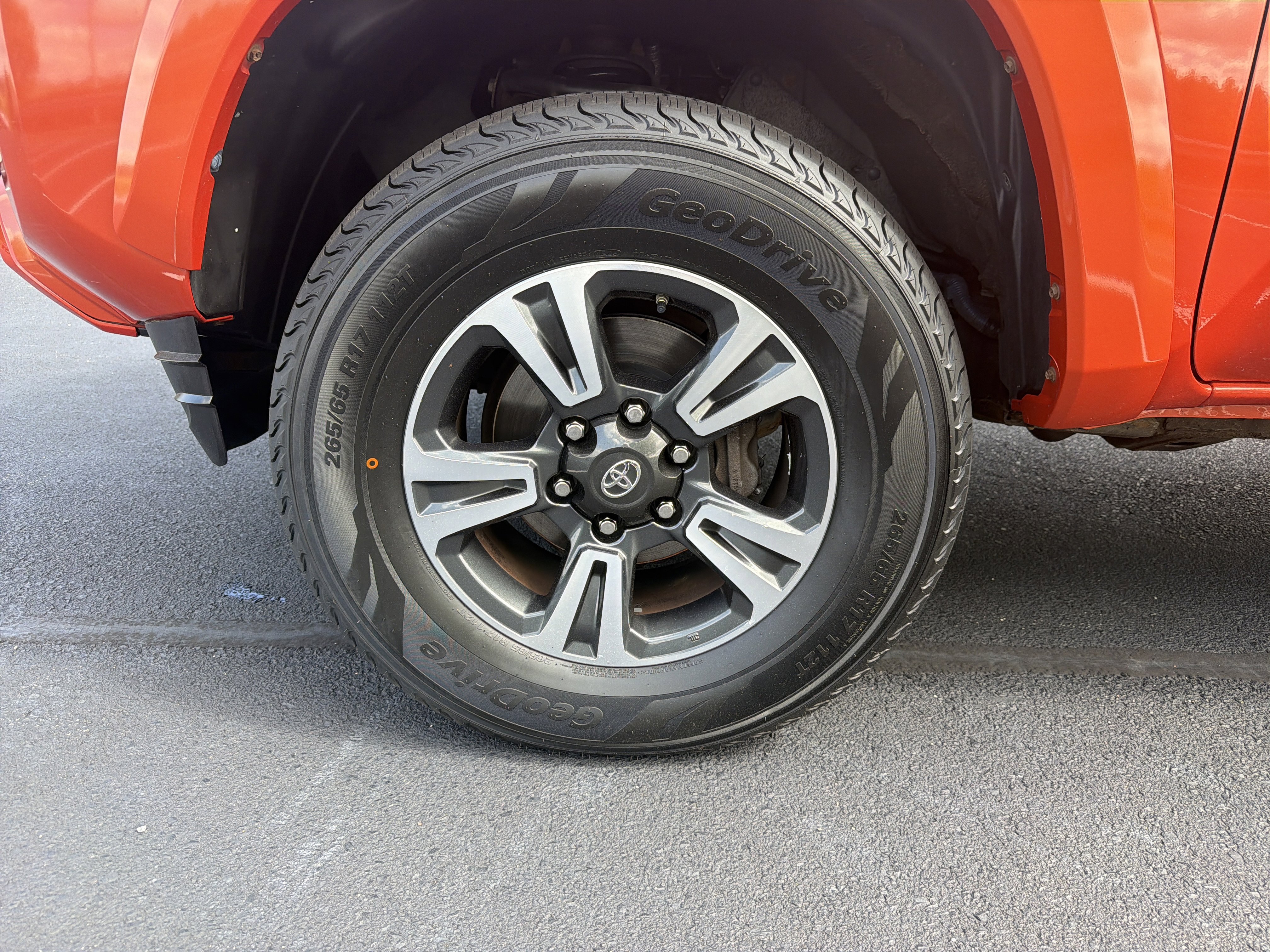 Used 2016 Toyota Tacoma TRD Sport w/ Towing Package AWD/4WD image 8