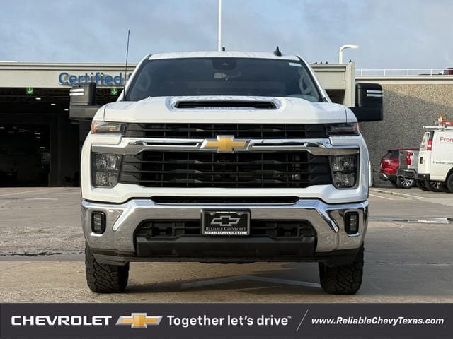 Used 2024 Chevrolet Silverado 2500 LT w/ Convenience Package AWD/4WD image 3