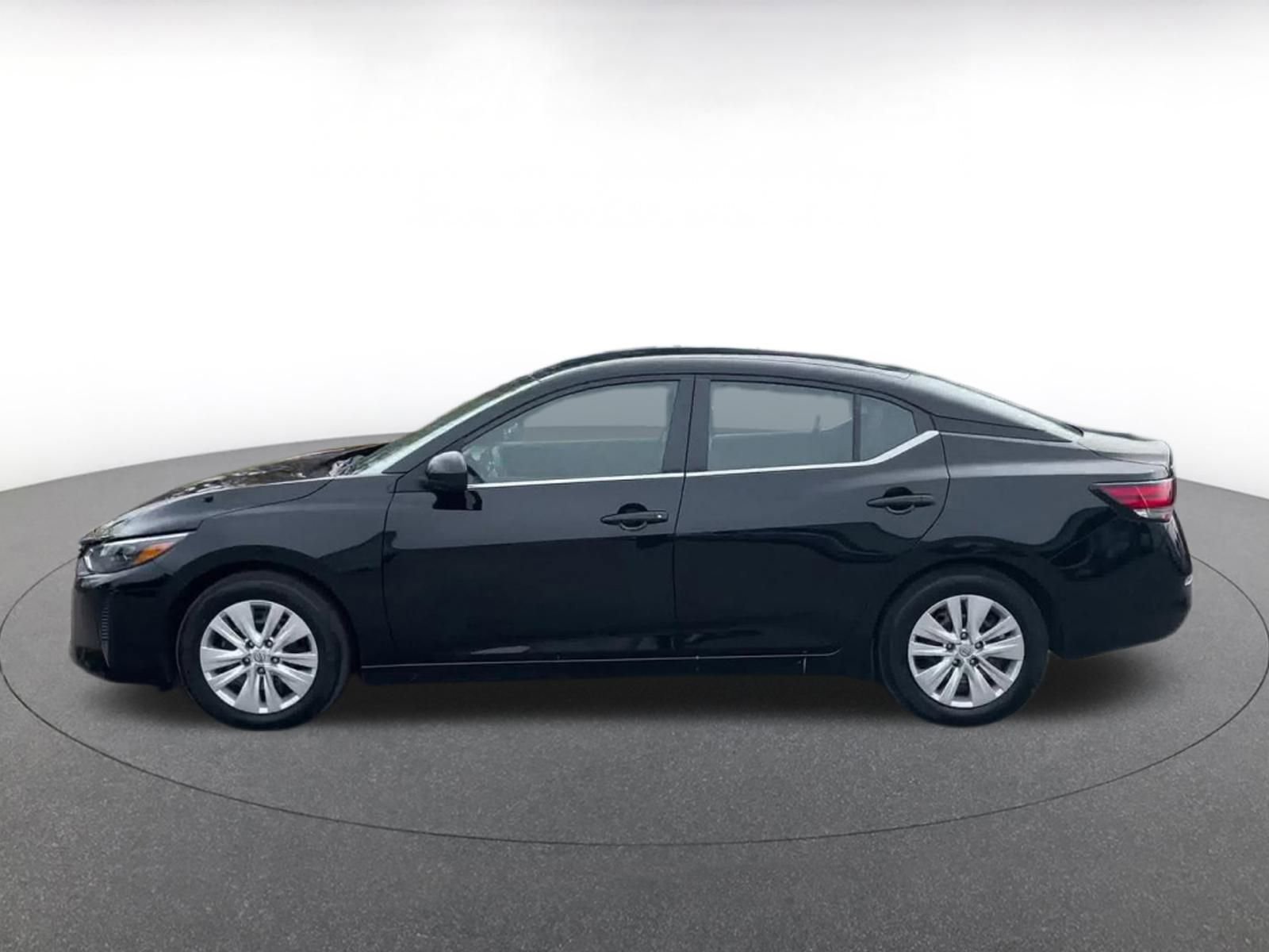 Used 2025 Nissan Sentra S image 8