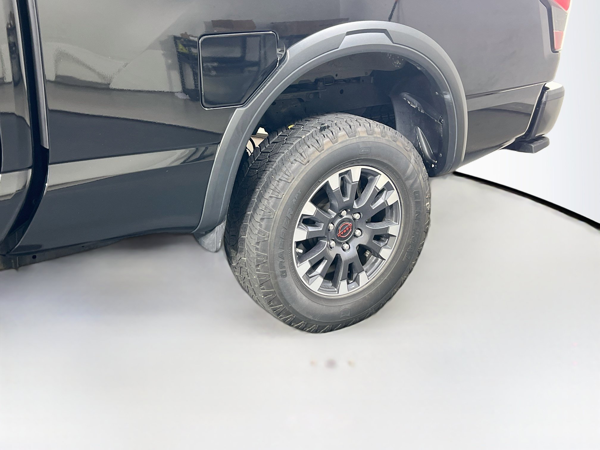 Used 2023 Nissan Titan PRO-4X w/ Pro-4x Convenience Package AWD/4WD image 29