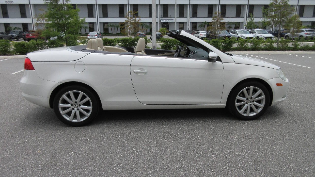 Used 2011 Volkswagen Eos Komfort FWD image 6
